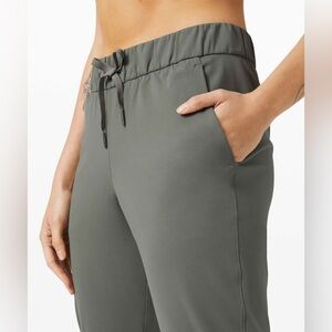 Lululemon On the Fly Crop 23" Grey Sage